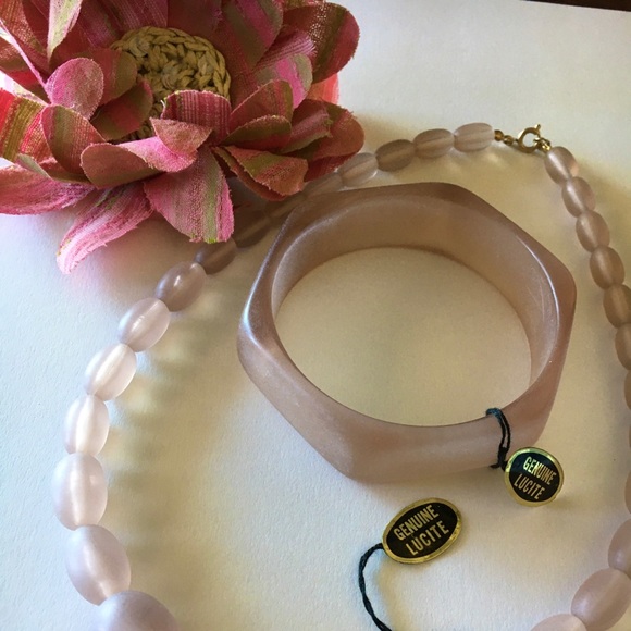 Vintage Genuine Lucite Necklace & Bracelet Set NOS - Picture 2 of 6
